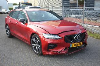 uszkodzony samochody osobowe Volvo V-60 2.0 B3 R-Design Pano H&K Leer 45000 km Nap 2021/1