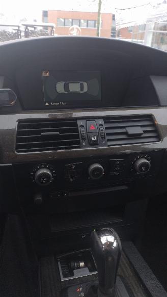 BMW 5-serie 530i executive ,rijdt goed ,gebruikersschade! picture 14