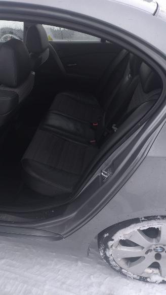 BMW 5-serie 530i executive ,rijdt goed ,gebruikersschade! picture 16