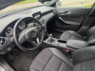 Mercedes A-klasse A180 ambition mooi frisse auto!! lichte schade picture 14