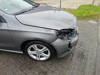 Mercedes A-klasse A180 ambition mooi frisse auto!! lichte schade picture 8