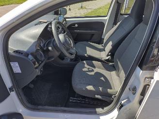 Volkswagen Up! 1.0 MPI Navi/PDC/Airco/Cruise Elek pakket Mooi! picture 12