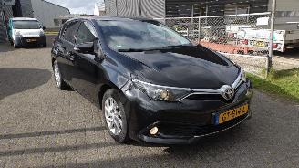 Damaged car Toyota Auris 1.2T Aspiration 2015 weinig schade 2015/1