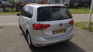 Volkswagen Touran 1.6TDI Autom Higline 7p Pano Trekh Clima Cruise Supermooie auto! picture 4