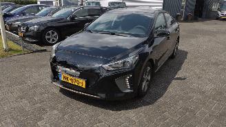 Hyundai Ioniq Comfort EV licht schade gewoon rijdbaar! picture 3