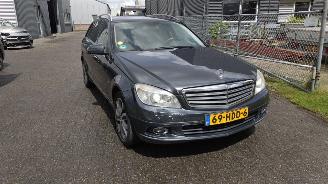 skadebil auto Mercedes C-klasse 200 Kombi Elegance nette goed rijdende auto weinig schade! 2008/1