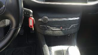Peugeot 308 1.6 hdi premium euro6 rijdbare schade ! picture 15
