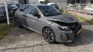 krockskadad bil auto Peugeot 208 1.2 Hybride 1504 km Nieuwstaat! 2026/4