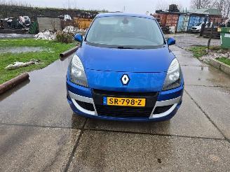 krockskadad bil auto Renault Scenic  2010/1