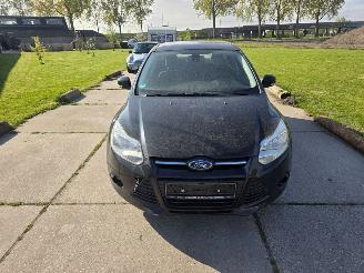 krockskadad bil auto Ford Focus  2014/5
