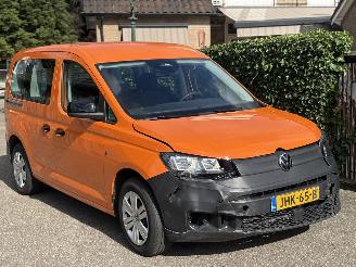 Schadeauto Volkswagen Caddy Combi 1.5 e.TSI  HYBRIDE AUTOMAAT PLUG-INN 2025/11