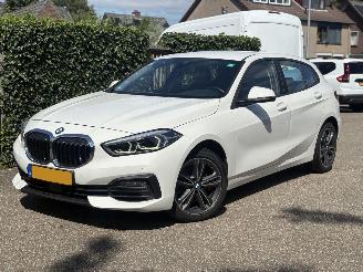 Schadeauto BMW 1-serie 118i Executive Edition AUTOMAAT 136PK 2021/2
