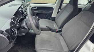 Volkswagen Up! 1.0 12V 60 Hatchback  Benzine 999cc 44kW (60pk) FWD picture 15