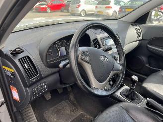 Hyundai I-30 KMHDC81DP9U023428 picture 29