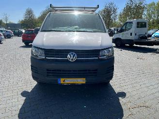 Coche accidentado Volkswagen Transporter 2.0 TDI DRF Bestel  Diesel 1.968cc 75kW (102pk) FWD 2015-04/2019-12  CXGB 2017/10