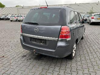 Opel Zafira 2.2 16V Direct Ecotec MPV picture 12