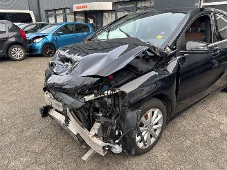 skadebil auto Mercedes B-klasse 200 2014/3