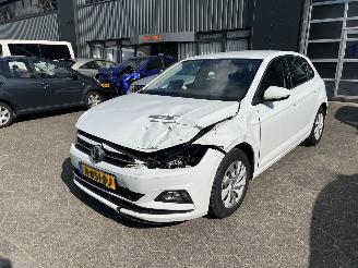 krockskadad bil auto Volkswagen Polo 1.0 MPI Comfortline 2020/1