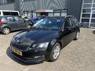 krockskadad bil auto Skoda Octavia 1.0 TSI Greentech Ambition 2019/4