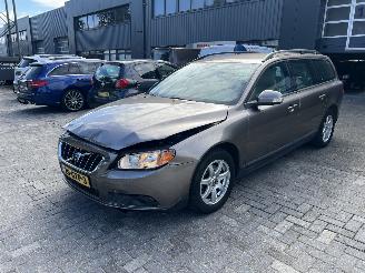 Schadeauto Volvo V-70 2.0 Momentum 2008/9