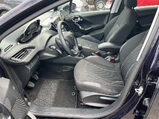 Peugeot 208 1.0 VTI BLUE LEASE picture 21