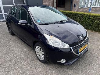 Peugeot 208 1.0 VTI BLUE LEASE picture 8