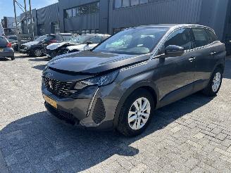 Vaurioauto  passenger cars Peugeot 3008 1.2 PureTech Active Pack Business 2022/4