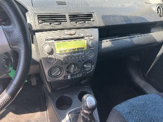 Mazda 2 1.6 Sportive 2003 picture 13