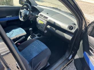 Mazda 2 1.6 Sportive 2003 picture 16