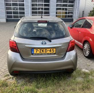 Toyota Yaris Hybrid-benzine 2015 picture 2