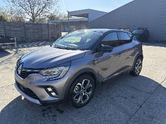 Schadeauto Renault Captur 1.6i - 16V SCE 145 E-TECH 2024/4