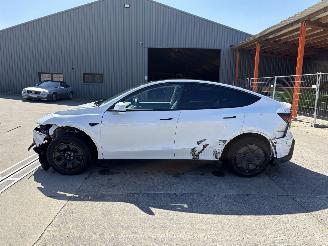 Tesla Model Y 5YJY 2 60KWH picture 21