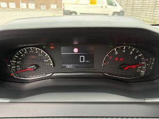 Peugeot 208  picture 9