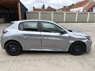 Peugeot 208  picture 22