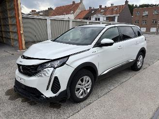 Voiture accidenté Peugeot 5008 II 1.2I PURETECH 12V 2021/7
