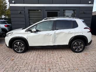 skadebil auto Peugeot 2008 1.2 PureTech Allure | Navi Panoramadak Camera 2018/2