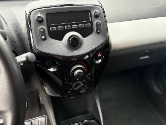Peugeot 108 1.0 e-VTi Allure 5 deurs | Airco LED Lm-velgen picture 20