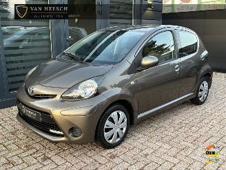 Damaged car Toyota Aygo 1.0 VVT-i Aspiration 5 deurs | Airco LED Facelift 2013/3