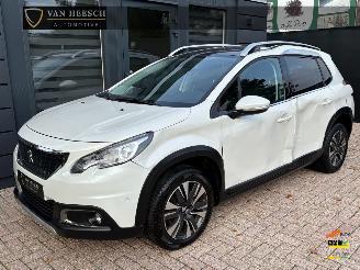 krockskadad bil auto Peugeot 2008 1.2 PureTech Allure | Navi Panoramadak Camera 2018/2