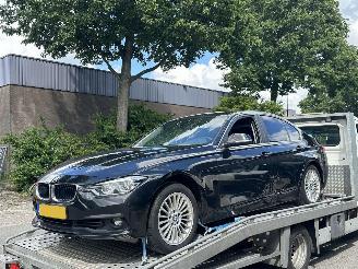 krockskadad bil auto BMW 3-serie 318i Luxury 2016/1