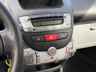 Peugeot 107 1.0-12V XS picture 11