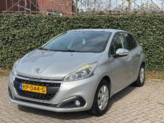 Voiture accidenté Peugeot 208 1.2 Facelift Urban Soul 2015/12