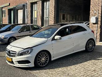 krockskadad bil auto Mercedes A-klasse A180 AMG PANO/LED 2014/3