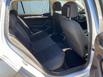 Volkswagen Passat Comfortline, Trekhaak, Camera, Airco picture 48