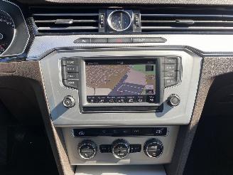 Volkswagen Passat Comfortline, Trekhaak, Camera, Airco picture 39