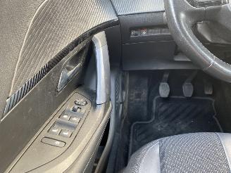 Peugeot 2008 Allure Camera, Navi, Apple carplay, Clima picture 28