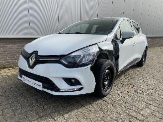 Vaurioauto  passenger cars Renault Clio 0.9 TCe Bose Airco PDC Navi 2018/3