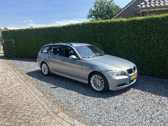 Vaurioauto  passenger cars BMW 3-serie 320i Touring 2006/1