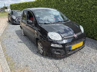 Vaurioauto  passenger cars Fiat Panda weinig schade lage km stand 2016/9