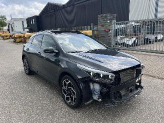 damaged passenger cars Kia Xceed GT-Line 1.6 CRDi /9